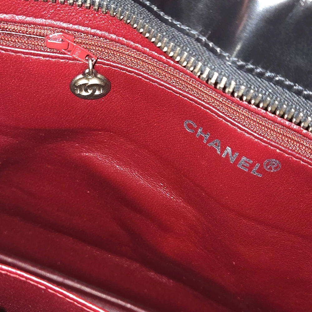 CHANEL PATENT LEATHER TOTE - Picture 17 of 17